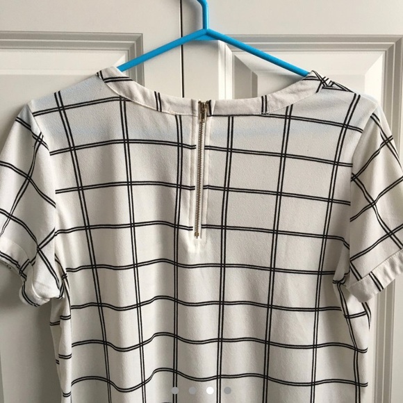 White and black grid pattern blouse - Picture 3 of 4